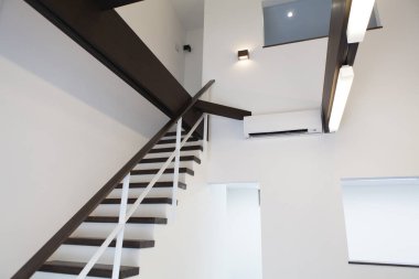 modern tasarım ve merdiven ile iç tasarım