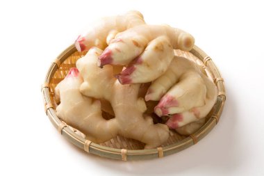 Taze zencefil köklerine yakından bakın.