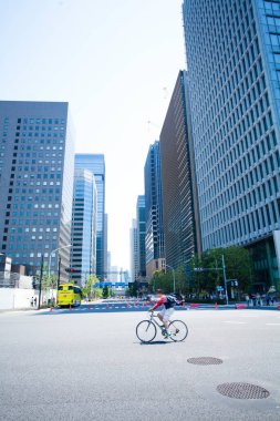 Şehrin modern binası 