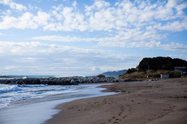 Güzel deniz manzarası ve kumsal.