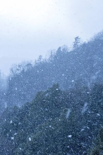Paisaje Montaña Cubierto Nieve Las Montañas Temporada Invierno —  Fotos de Stock