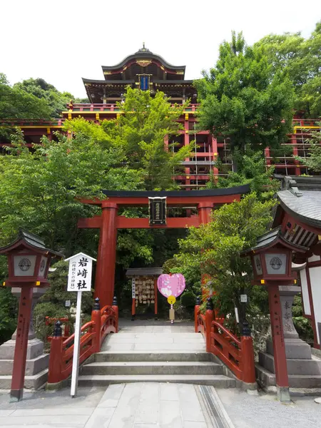 Rustige Scène Van Een Vereerd Oud Japans Heiligdom — Stockfoto