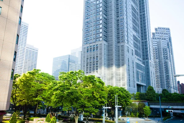 日本东京的现代建筑和蓝天 — 图库照片