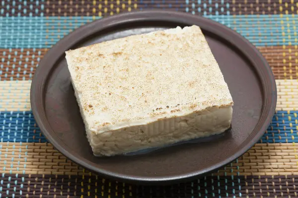 Stück Tofu Käse Auf Teller — Stockfoto