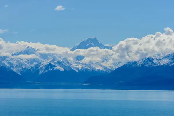 Θέα Της Λίμνης Στα Βουνά — Φωτογραφία Αρχείου