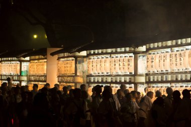 Ruh Gemisi Yürüyüşü, Japonya 'nın Nagasaki şehrinde düzenlenen Bon Festivali' nin bir parçasıdır..