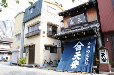 Japonya 'nın eski kasabasındaki sokak mimarisi manzarası 