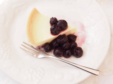 Lezzetli yaban mersinli cheesecake manzarası