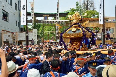 Japonya - Ağustos 2014: Japonya 'da halk Kamakura Matsuri Festivali' ni kutladı.