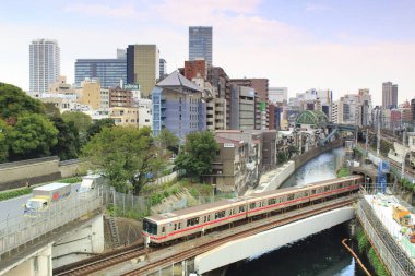 Tokyo 'daki trafik durumunun bir fotoğrafı..