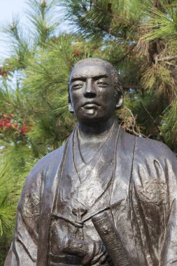 Park, Japonya 'da gündüz manzaralı bir insan heykeli. 