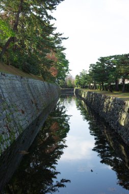 Parkta küçük bir buhar  