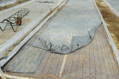 Şehrin iş sahasındaki inşaatın tamamlanmamış ön görüntüsü