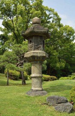 Tokyo 'daki güzel Japon bahçesi doğa manzarası 