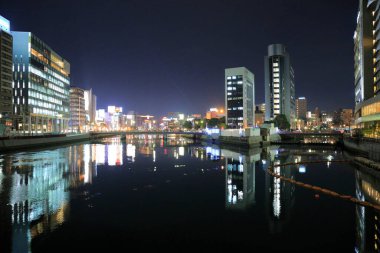 Şehrin gece manzarası, şehir geçmişi. 