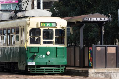 Nagasaki Tramvayı Japon şehrinin sokaklarında
