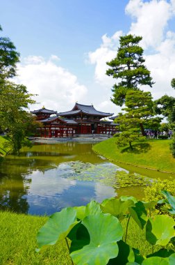 Uji, Japonya 'daki antik Byodoing tapınağı.
