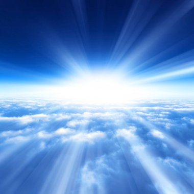 mavi gökyüzü ve doğa arka planında bulutlar