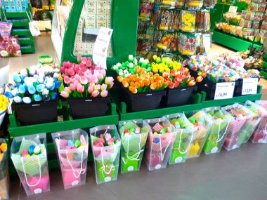 Dükkandaki güzel lale buketleri