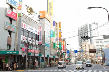 Tokyo, Japonya 'daki Ogikubo İstasyonu' nun önünde.