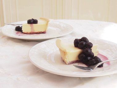 Lezzetli yaban mersinli cheesecake manzarası