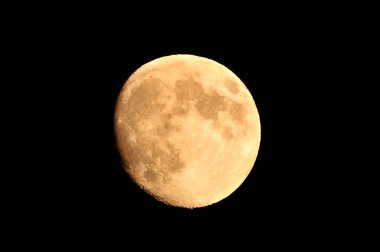 Gece Gökyüzünde Güzel Dolunay