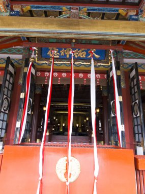 Güzel, eski bir Japon tapınağının büyüleyici manzarası.