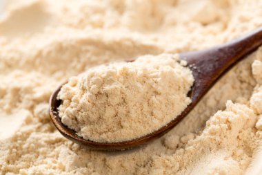 Tahta kaşık güzel bej tozu tutuyor.