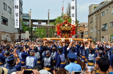 Japonya - Ağustos 2014: Japonya 'da halk Kamakura Matsuri Festivali' ni kutladı.