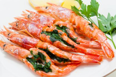 Bir tabak lezzetli karides.