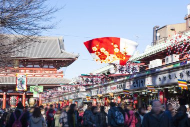 Japonya 'daki sokak pazarında tanımlanamayan insanlar