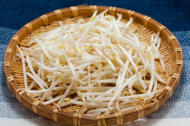 Fasulye filizlerinin yakın görünümü