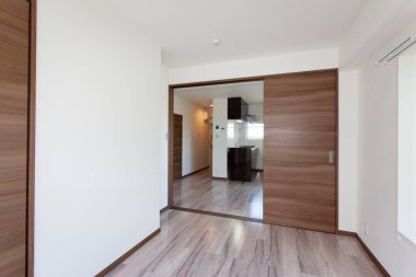 Modern evde boş bir daire.