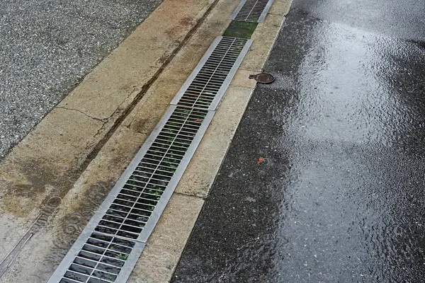 Mokry Deszcz Chodniku Mieście — Zdjęcie stockowe