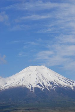 Japonya 'nın ünlü Fuji dağının manzaralı görüntüsü.