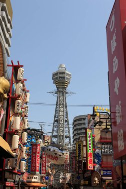 Gündüz Japon şehrinin modern mimarisi