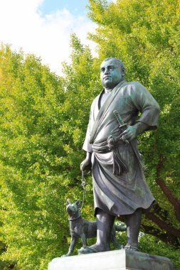 Güzel Saigo Takamori, Son Samuray, 1898 'de Tokyo' daki Ueno halk parkına dikildi.