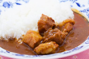 Lezzetli Japon körili pilavı ve domuz eti.