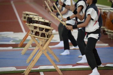 Geleneksel Japon davulcular müzik festivalinde çalıyorlar