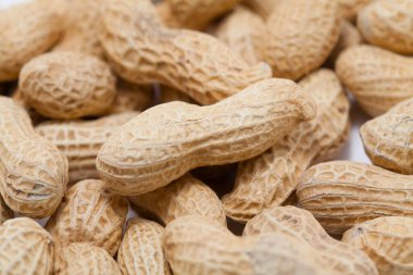 Çiğ fıstık yığını görüntüsünü kapat