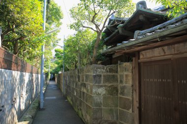 Güneşli bir günde eski şehir manzarası