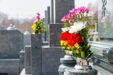 Japon Mezarlığı Mezar Taşları 