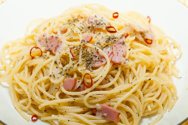 Close View Gourmet Spaghetti Carbonara Bacon Plate — Stock Photo, Image