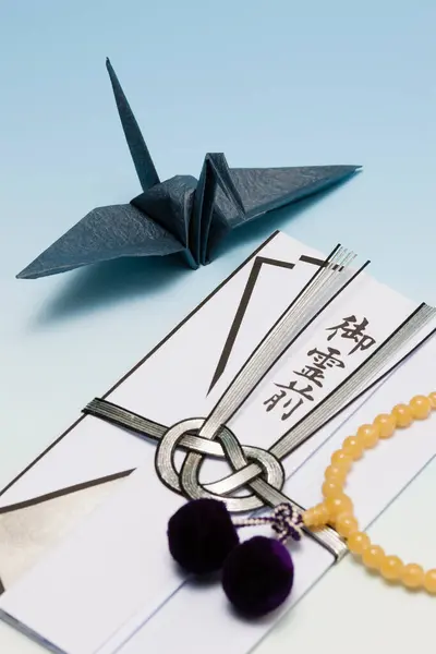 Pájaro Origami Doblado Una Pulsera —  Fotos de Stock