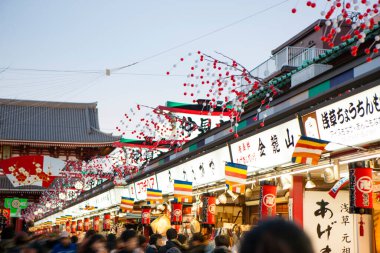 Tokyo, Japonya 'nın Asakusa ilçesi manzarası.