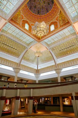 Langkawi, Malezya 'daki Galeria Perdana' nın süslü, İslami tarzı tavanı