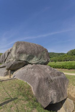 Japon köyündeki kaya oluşumları. 