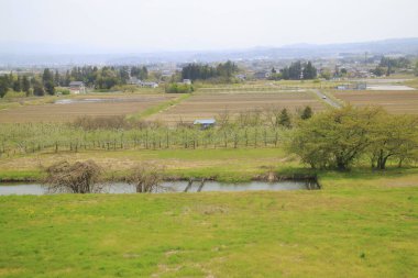 İlkbaharda Japonya 'da güzel kırsal alan 