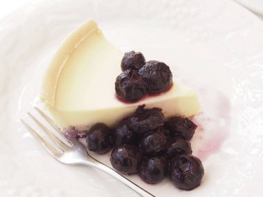 Lezzetli yaban mersinli cheesecake manzarası