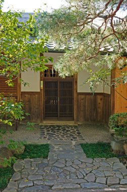 Kyoto, Japonya 'daki eski ev ve Japon bahçesi.